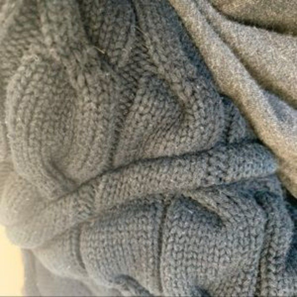 Lululemon fireside hoodie jacket cable knit in coal grey and black - Picture 12 of 14